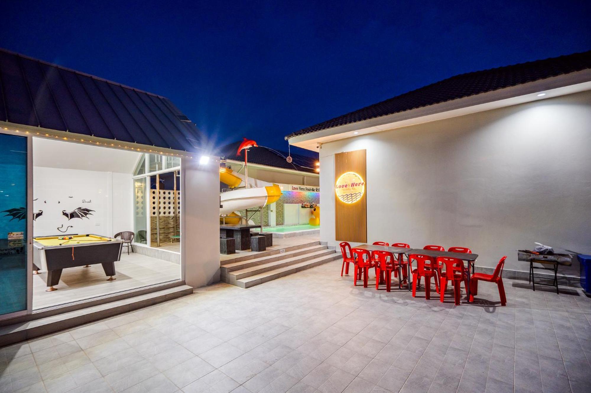 Here Poolvilla