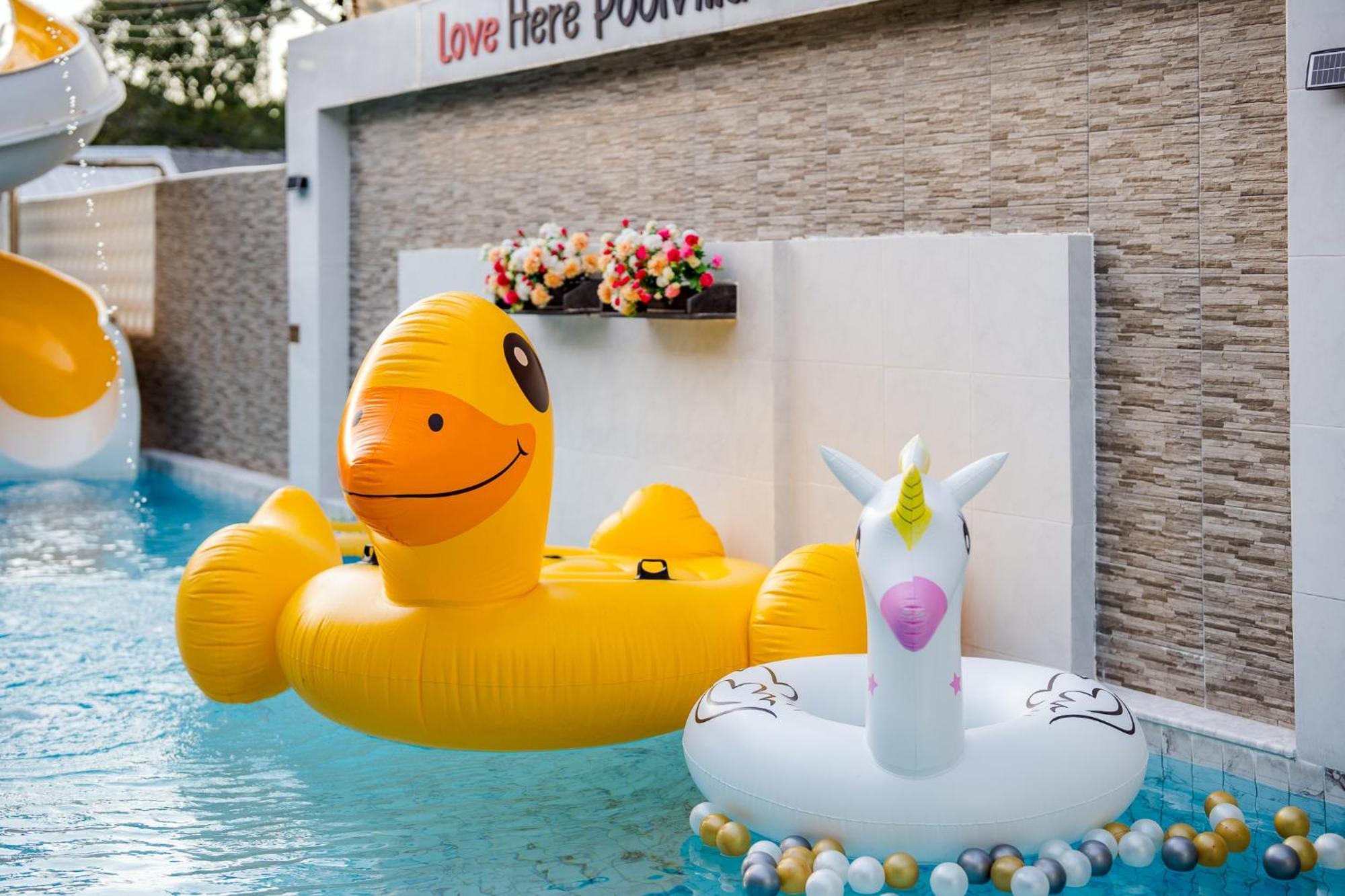 Here Poolvilla